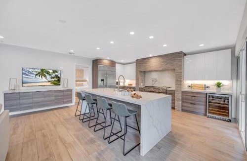 Poinsettia Heights House | Heated pool Lush Tropical Surrounding Castaway Key RESlDENCES
