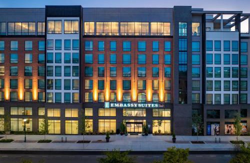 Downtown Chattanooga Hotel | Embassy Suites By Hilton Chattanooga Downtown