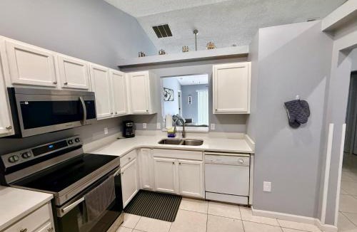 Highlands Reserve House | Grand Fabulous Pines 3BR Pool Home near Disney