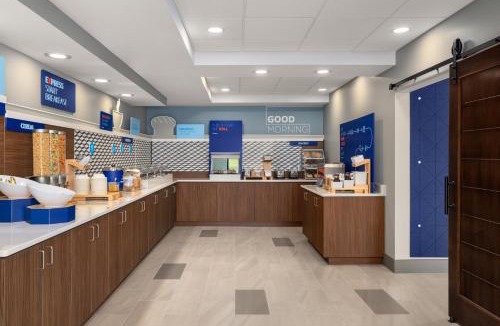 Terry Sanford Hotel | Holiday Inn Express Fayetteville Fort Bragg by IHG