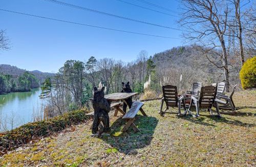 Robbinsville House | Lakefront Cabin Retreat w/Dock in Robbinsville!