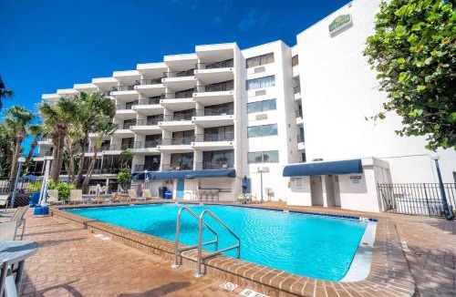 Avon By The Sea Hotel | La Quinta by Wyndham Cocoa Beach Oceanfront