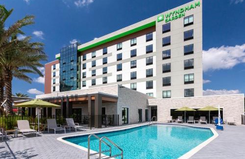Florida Center Hotel | Wyndham Garden Orlando Universal/I Drive