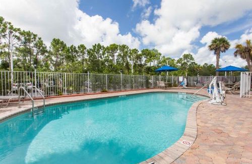 Fort Pierce Hotel | Days Inn & Suites by Wyndham Fort Pierce I-95