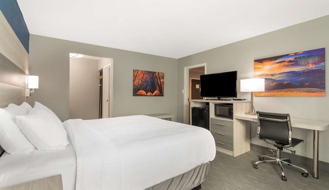 Best Western Plus Cleveland Inn & Suites