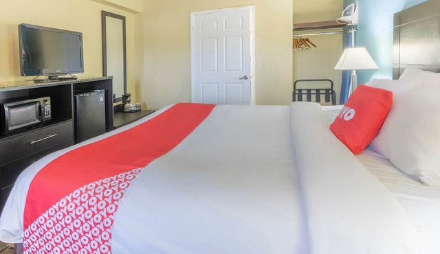 OYO Hotel Knoxville TN Cedar Bluff I-40