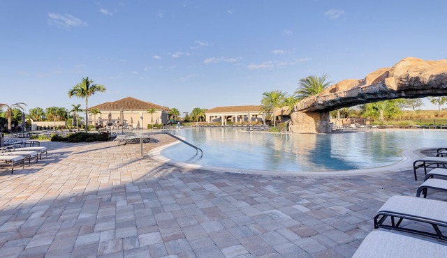 Bradenton Condo on Golf Course: Steps to Pool!