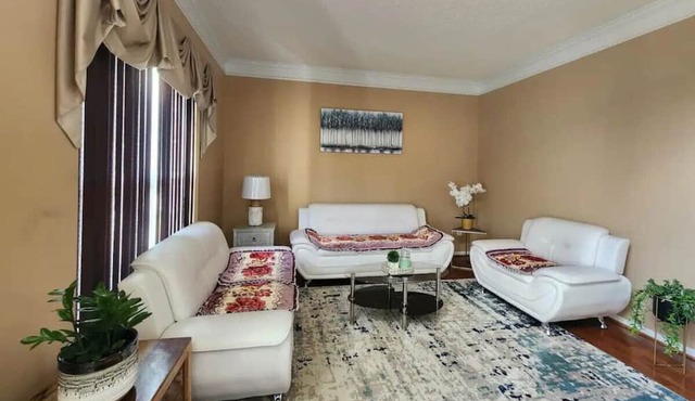 122) Massive 3 bedroom home with fenced yard!