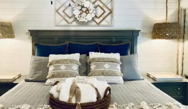 OceansideResort-King Bed-Sleeps 6-Quick Walk to the Beach-Family Friendly Resort