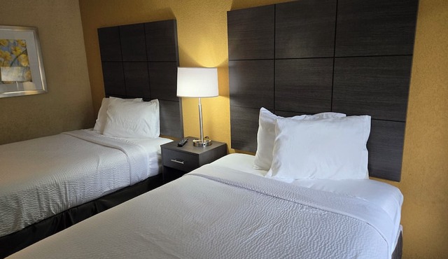 Days Inn by Wyndham Charlotte Northlake