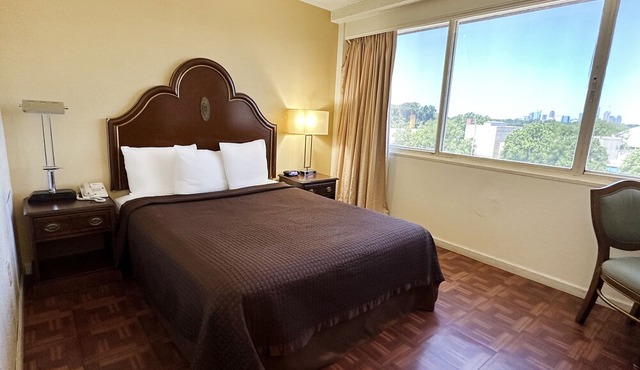 Golden Green Hotel by OYO Charlotte