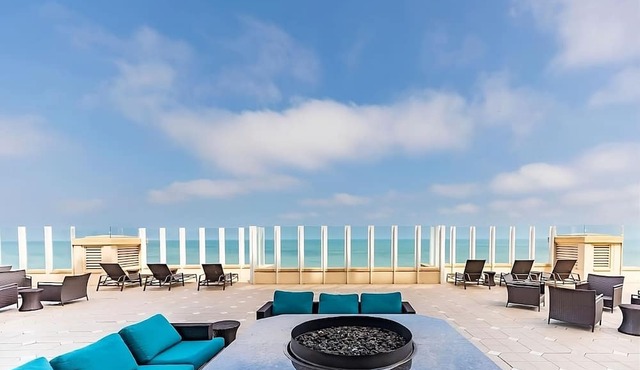 A Peaceful Beach Retreat! Fully-equipped Kitchen, Outdoor Swimming Pool!