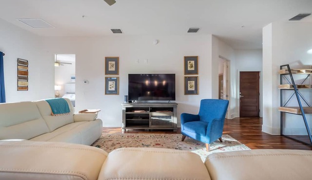 You're Pampered Here - Just 3 Blocks From Park Avenue!