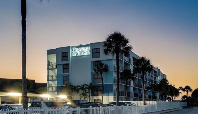 Oceanview Condo Next to Cocoa Beach Pier w/Heated Pool, BBQ Grills & Rooftop Access ☀️