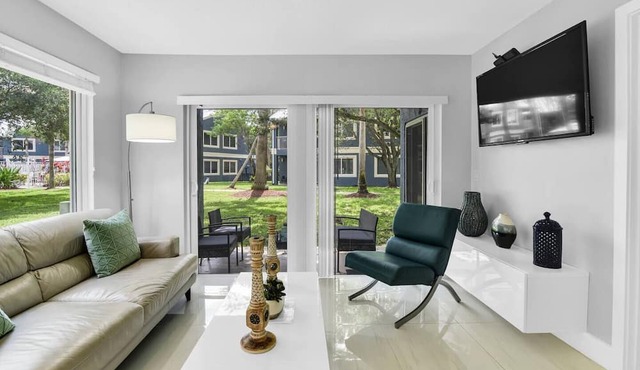 340A - Boca Retreat w/Pool, Parking, Near Evert Tennis & Shops