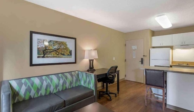 2 Queen Beds | Smoking, Kitchen