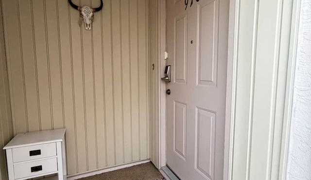 Beautiful 2 bedroom condo close toGolf courses and the Sebring race track