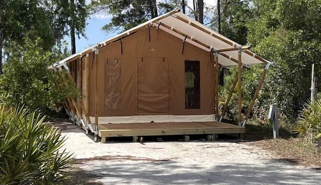 Relaxing Safari Tent with Fire Pit Near Anna Maria Island in Bradenton, Florida