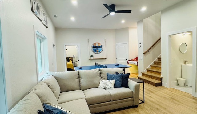Tan Lines & Good Times, 6 bed/8 bath-Water Front,Private Dock, Hot tub, Gameroom