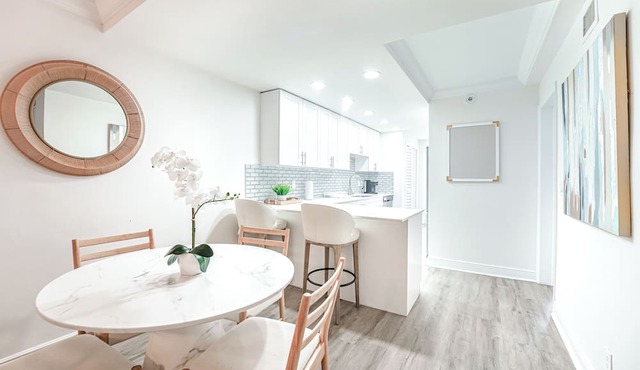 Modern Coastal 2BR on Intracoastal Walk to Beach