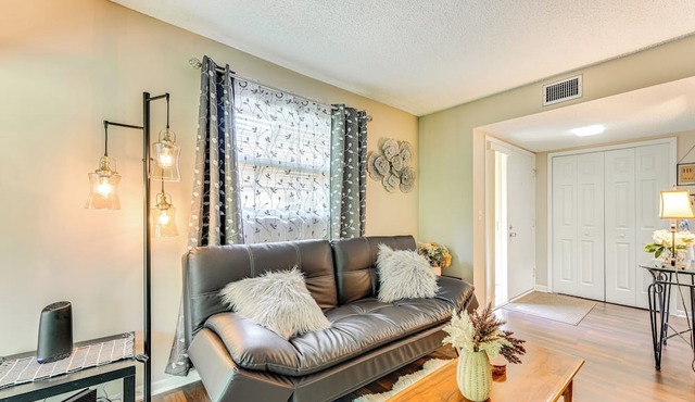 Condo w/Pool & Beach Access Near Theme Park