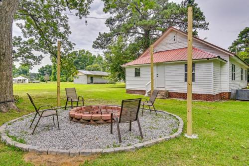 Walk to Park! Family Retreat w/Yard in Lumberton