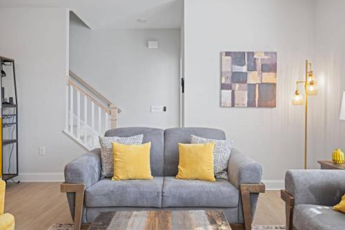 Lux Downtown Condo Rooftop Terrace EV Charger!