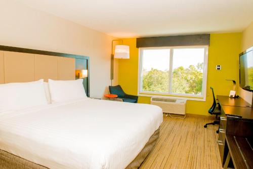 Holiday Inn Express & Suites St. Petersburg North (I-275) by IHG