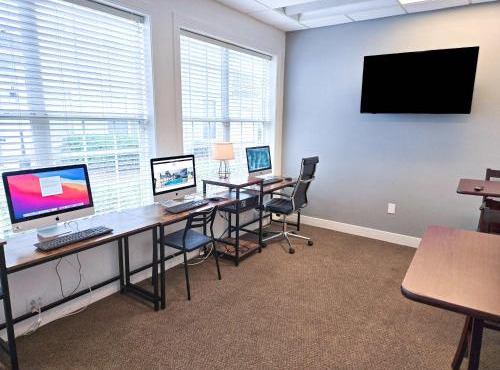 New Modern Stay Across from UNC-P with Pool & Gym