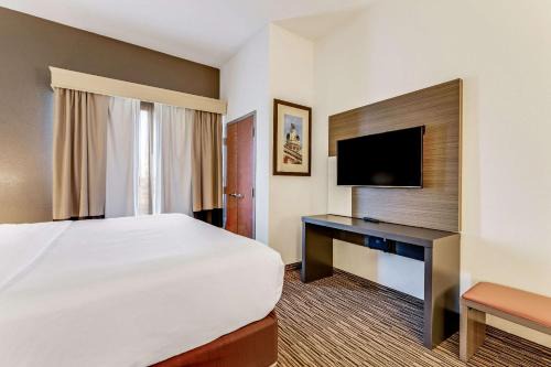 Comfort Suites Murfreesboro Shopping District
